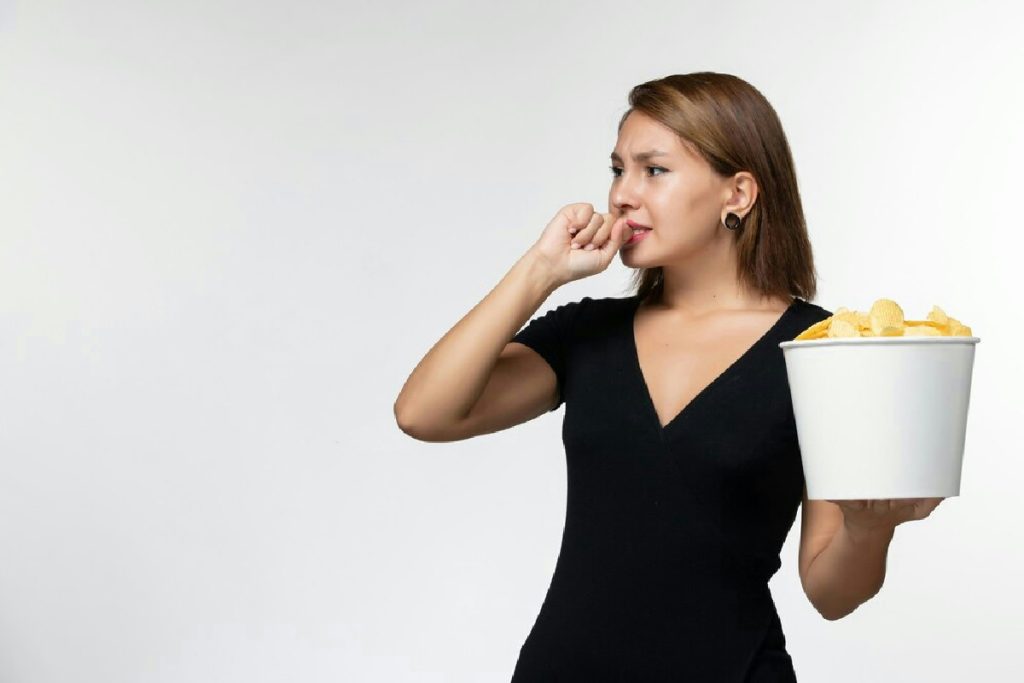 Come togliere l’odore di fritto dalla cucina: il rimedio naturale