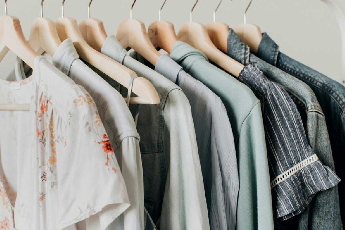 Come trasformare gli abiti usati in capi unici: idee e consigli pratici di moda sostenibile